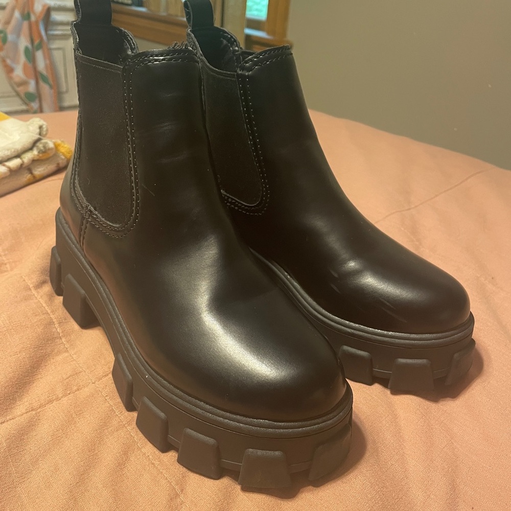 Circus by Sam Edelman Darielle Lug Sole Chelsea Boots